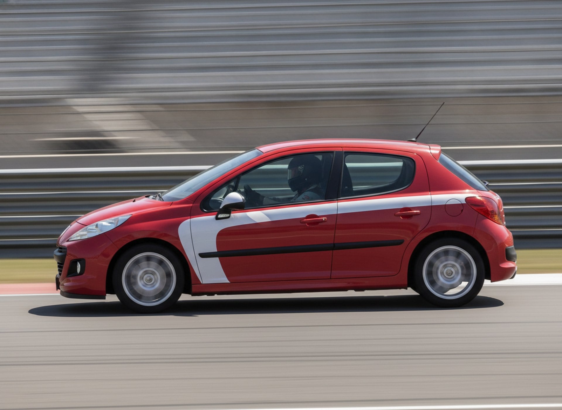 Peugeot 207 GTI cornering on a race circuit, big brake guide hero image